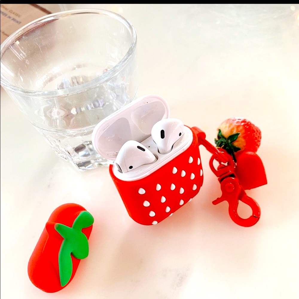 ADORABLE STRAWBERRY AIRPODS CASE AVAILABLE IN GENERATION 1/2 AND PRO!